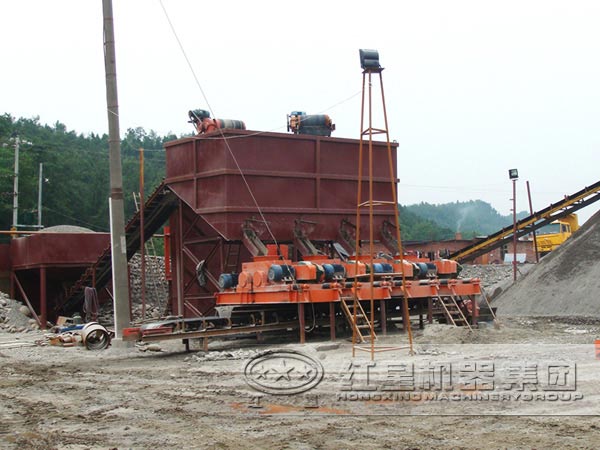 對輥式破碎機客戶現場