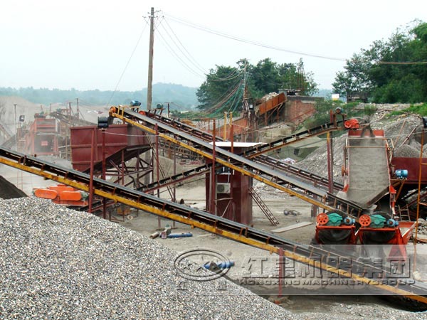 對輥式破碎機客戶現(xiàn)場