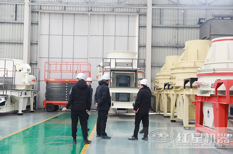 客戶來(lái)廠考察制砂機(jī)設(shè)備