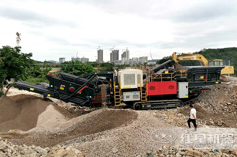 履帶移動破碎站現場三