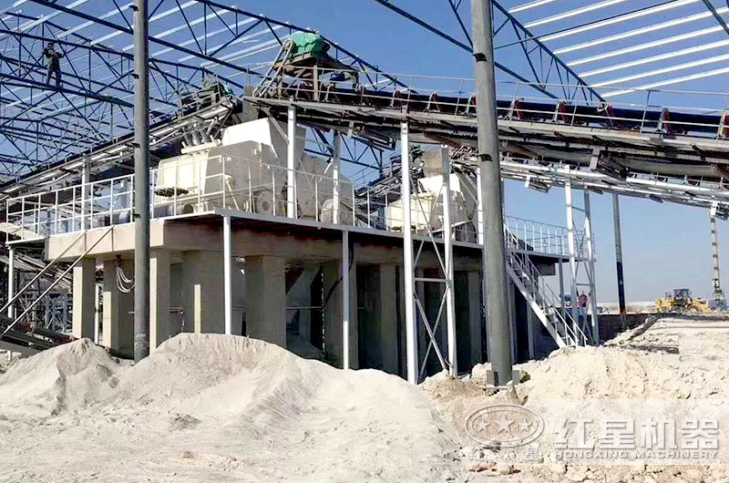 白云石破碎生產(chǎn)現(xiàn)場(chǎng)實(shí)拍圖