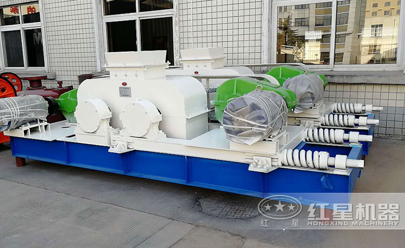 對輥式制砂機(jī)現(xiàn)場實(shí)拍圖