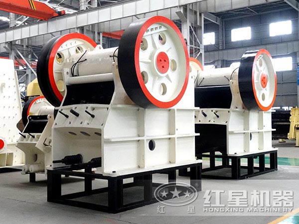 時產(chǎn)200噸砂石破碎機—鄂式破碎機