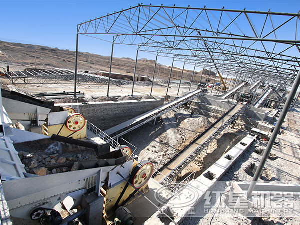 時(shí)產(chǎn)100噸石料破碎生產(chǎn)線現(xiàn)場(chǎng)