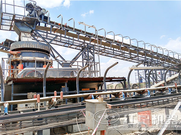 時(shí)產(chǎn)100噸石料破碎生產(chǎn)線現(xiàn)場(chǎng)