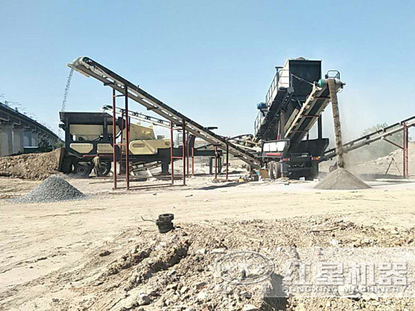 紅星自行式砂石破碎機作業現場