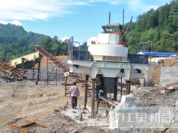 河卵石細碎制砂機作業(yè)現場