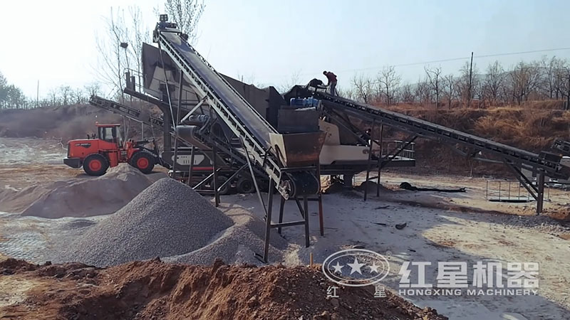 小型移動磕（破）石機作業現場