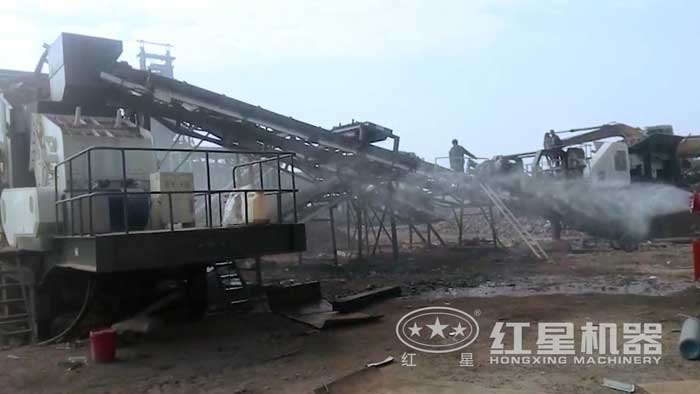 流動(dòng)煤炭破碎機(jī)作業(yè)現(xiàn)場安裝噴灑裝置