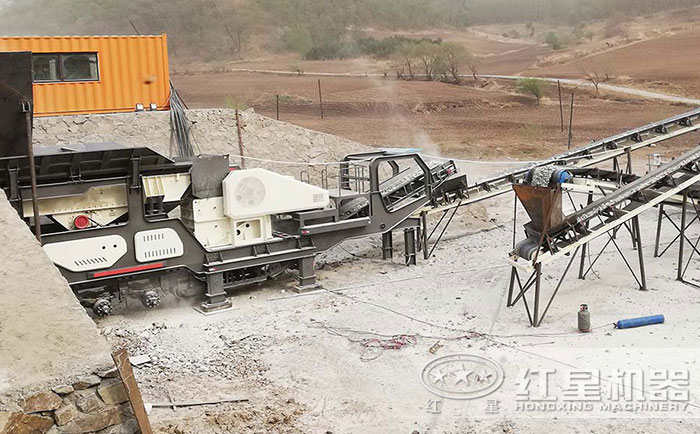 輪胎顎式移動破碎站現場