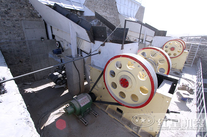 紅星鄂式破碎機作業現場