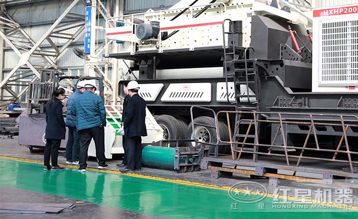 客戶到廠區車間實地考察設備