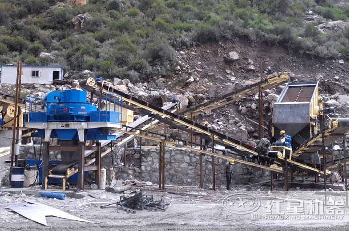  鵝卵石制砂現場圖