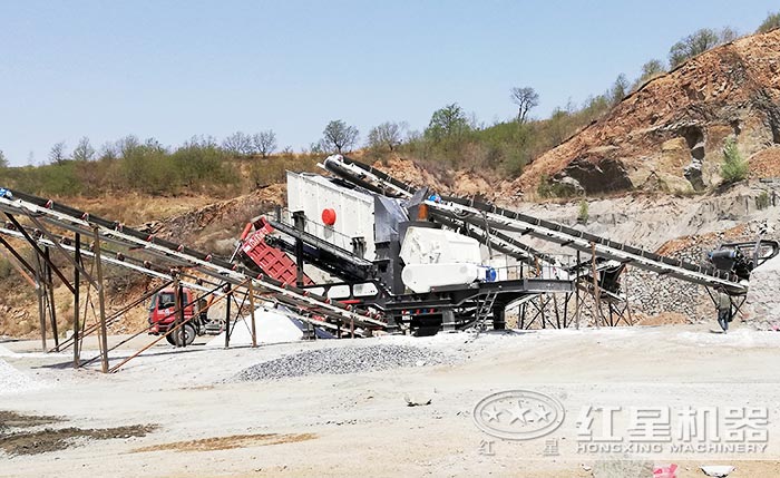 青石移動破碎站作業現場節能環保