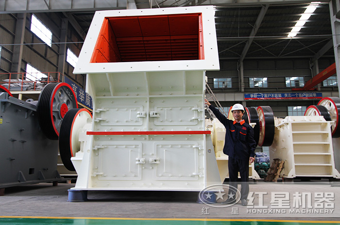 紅星機器專業的打石子機器生產車間
