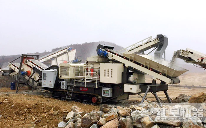 紅星履帶式液壓驅(qū)動(dòng)破碎機(jī)作業(yè)現(xiàn)場