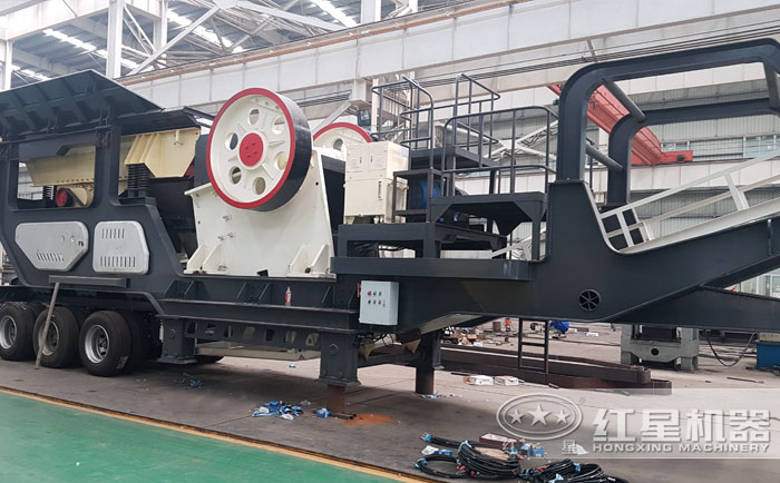 顎式移動(dòng)破碎站設(shè)備車間