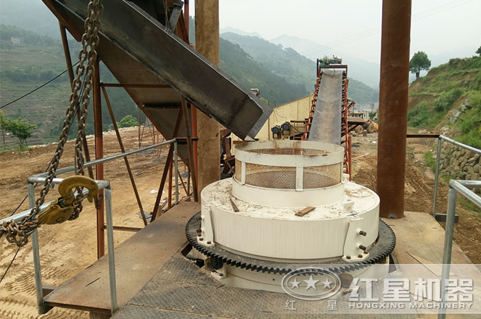 環保型風化石制砂生產線生產現場