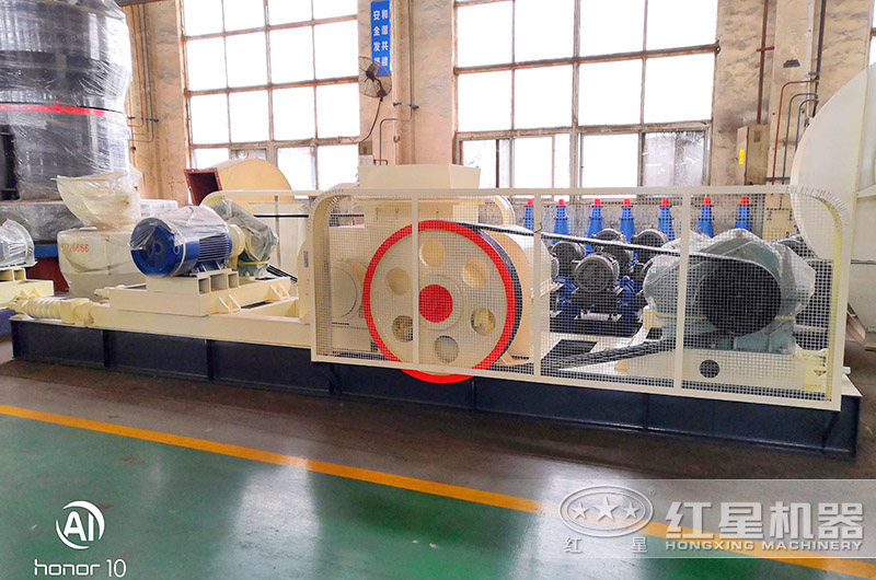 液壓對輥破碎機生產車間