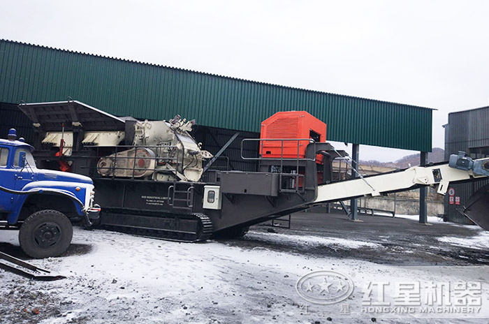 紅星移動履帶一體式破碎機作業現場