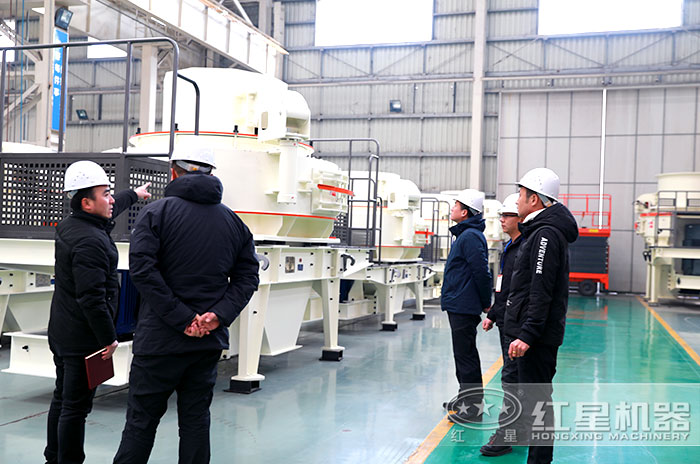 用戶來廠參觀制砂機設備