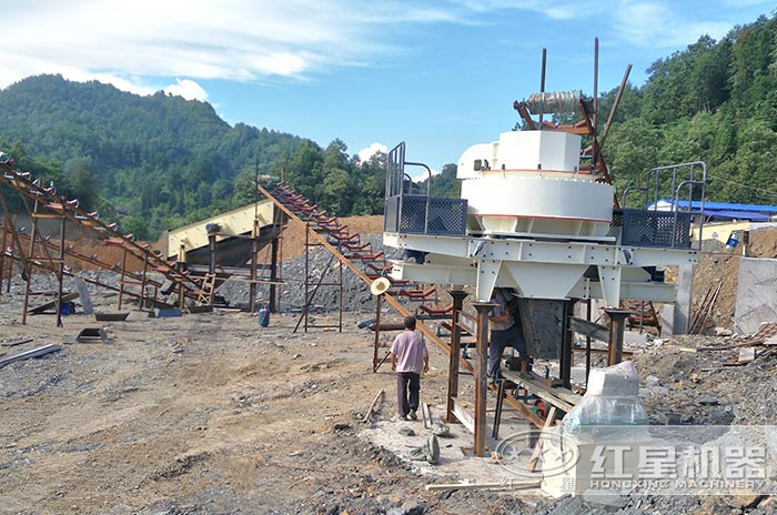 紅星用戶(hù)石頭制砂機(jī)作業(yè)現(xiàn)場(chǎng)