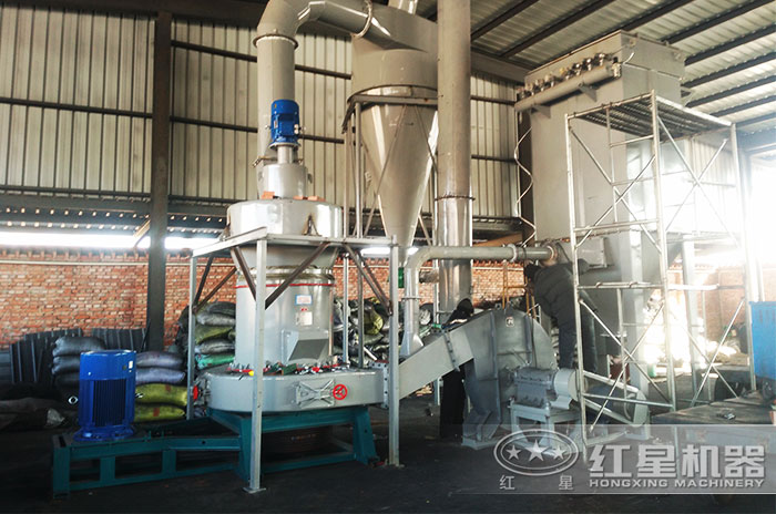 磨石粉機(jī)加工現(xiàn)場(chǎng)