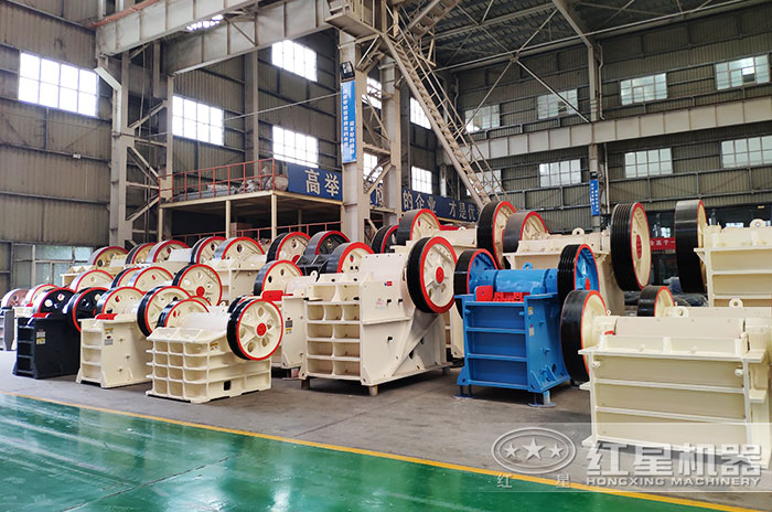 不同型號的石頭破碎機生產車間