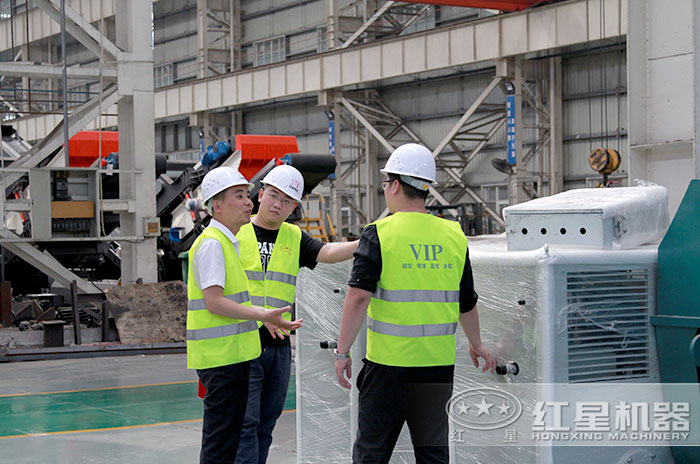 用戶來紅星廠區參觀試機