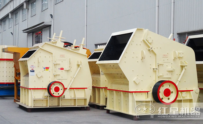 反擊式粉碎機生產車間