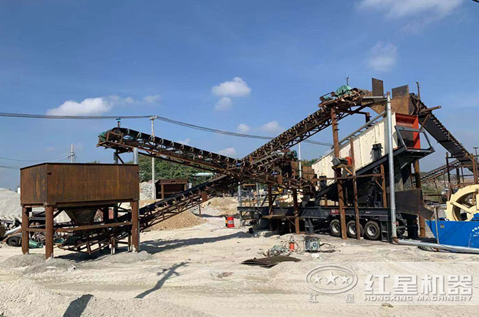 紅星用戶移動式河卵石打砂機作業現場