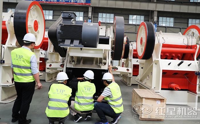 客戶到廠區實地參觀考察設備