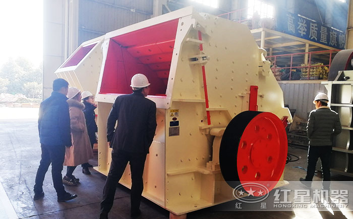 客戶到紅星廠區參觀新型反擊破設備