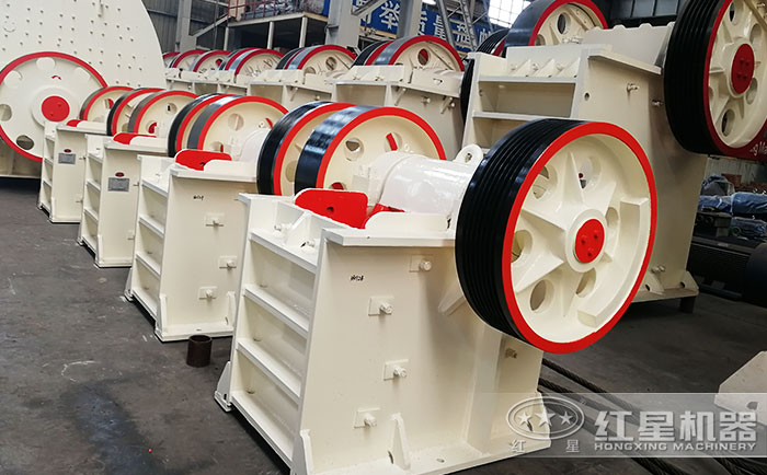 紅星機(jī)器專(zhuān)業(yè)的打石機(jī)設(shè)備生產(chǎn)車(chē)間