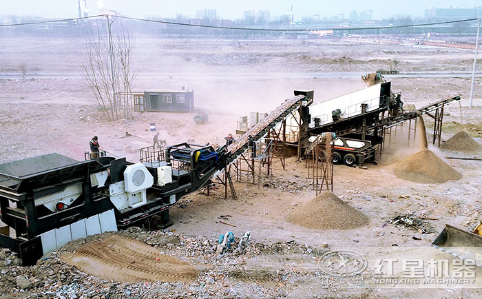 移動顎式破碎機(jī)+移動反擊破加工建筑垃圾現(xiàn)場