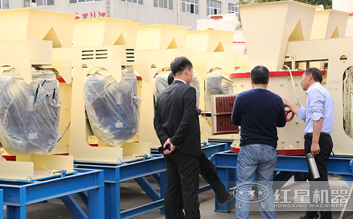 客戶到廠參觀復合式破碎機設備