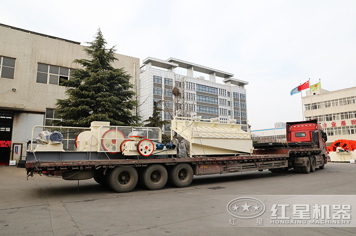 對輥式碎石機械發往河北