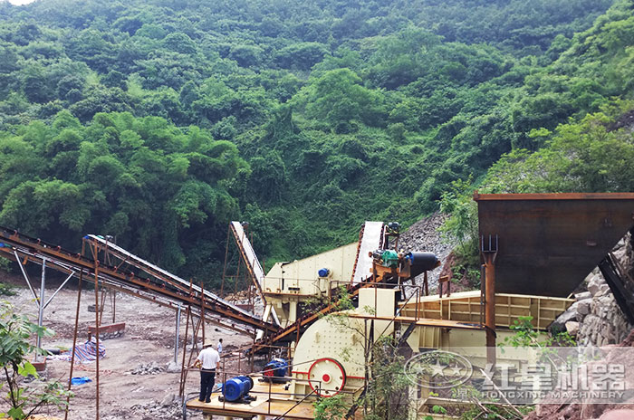 PCZ重錘式破碎設備加工現場