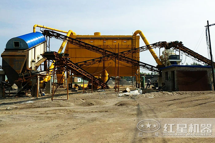 人工砂石加工現場