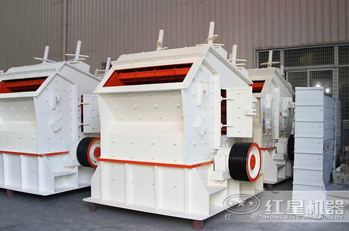 反擊式破碎機生產車間