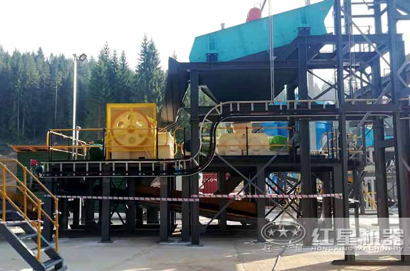 對輥式制砂機現場