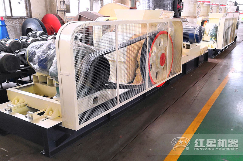 對輥式制砂機發貨