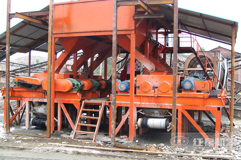 對輥式制砂機生產現場