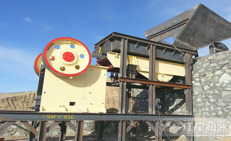 細顎破碎機250×1200現(xiàn)場 細顎破碎機250×1200現(xiàn)場