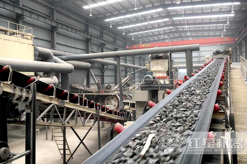 打花崗巖的機器作業現場