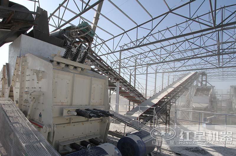 大型破碎機設備作業現場